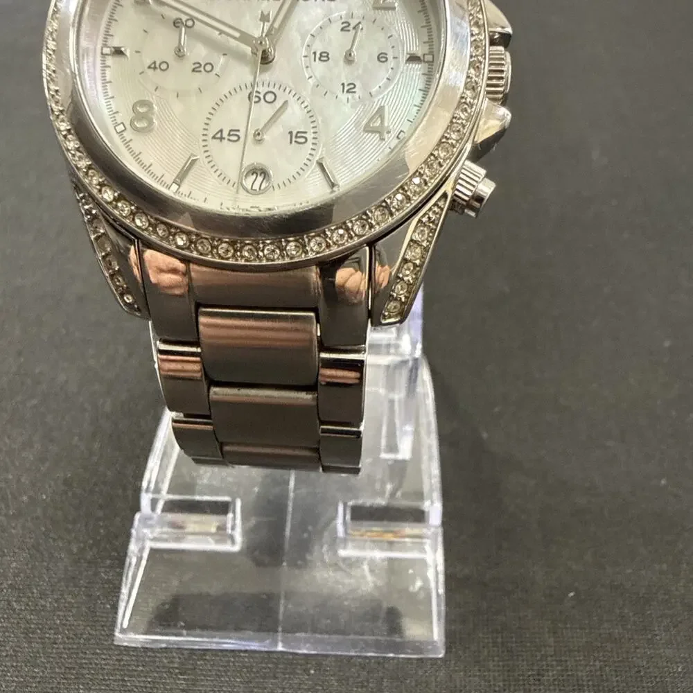 MICHAEL KORS MK-5520 NEW BATTERY MOTHER OF PEARL DIAL WOMENS WRISTWATCH